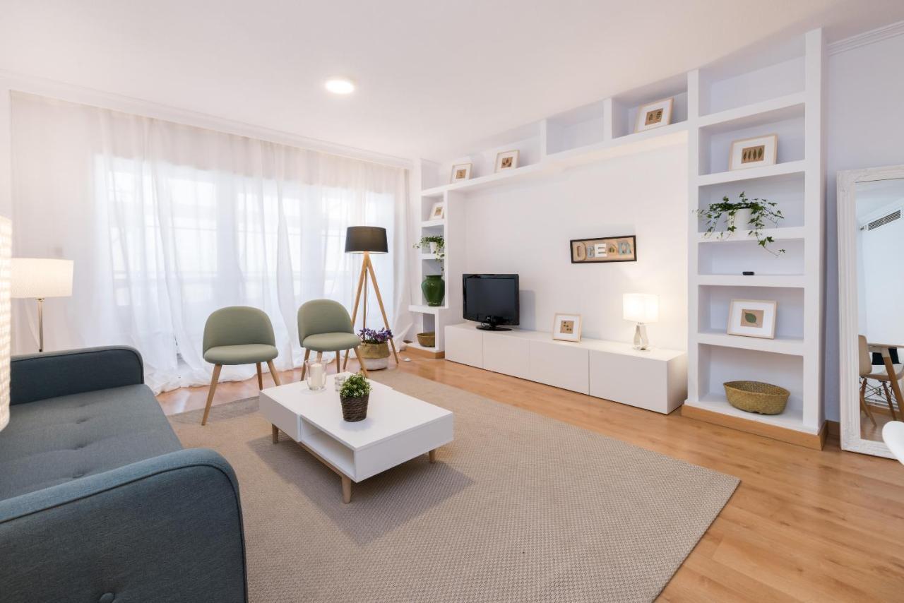 Apartamentos Paseo De La Farola Málaga Extérieur photo