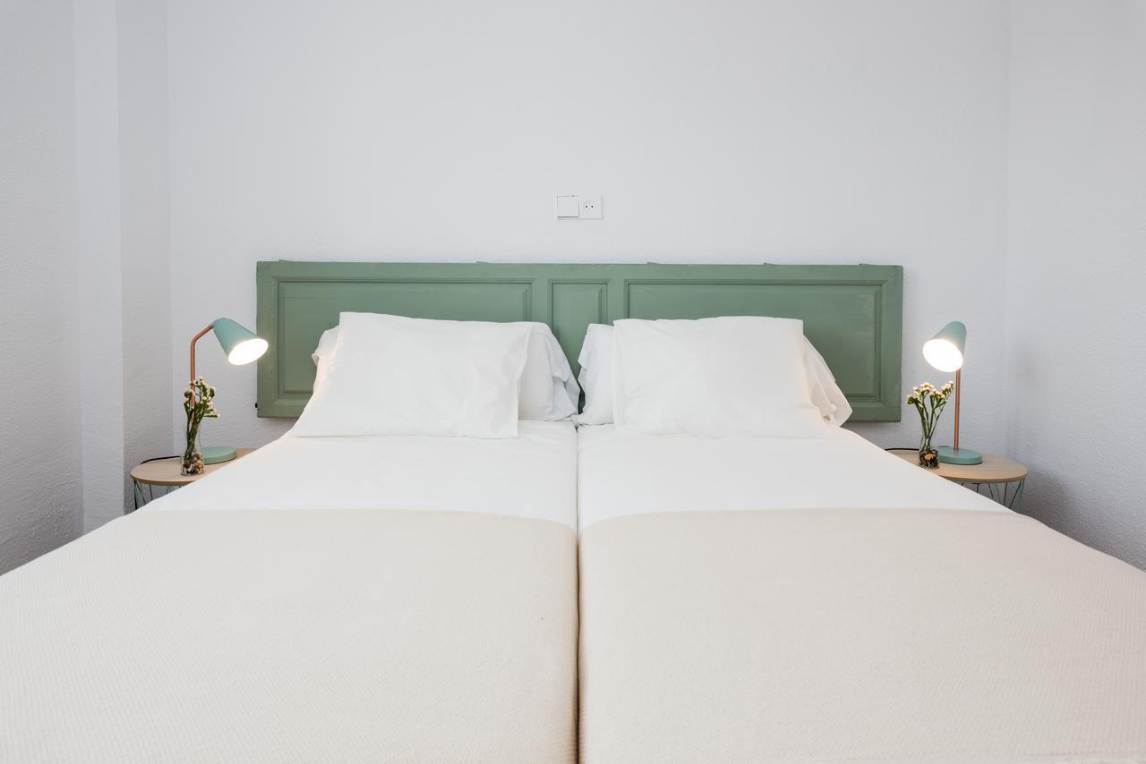 Apartamentos Paseo De La Farola Málaga Extérieur photo