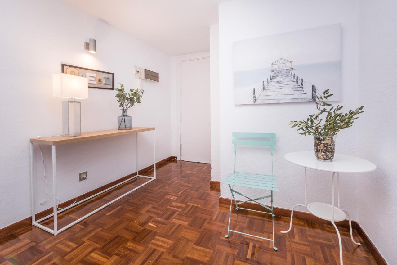 Apartamentos Paseo De La Farola Málaga Extérieur photo