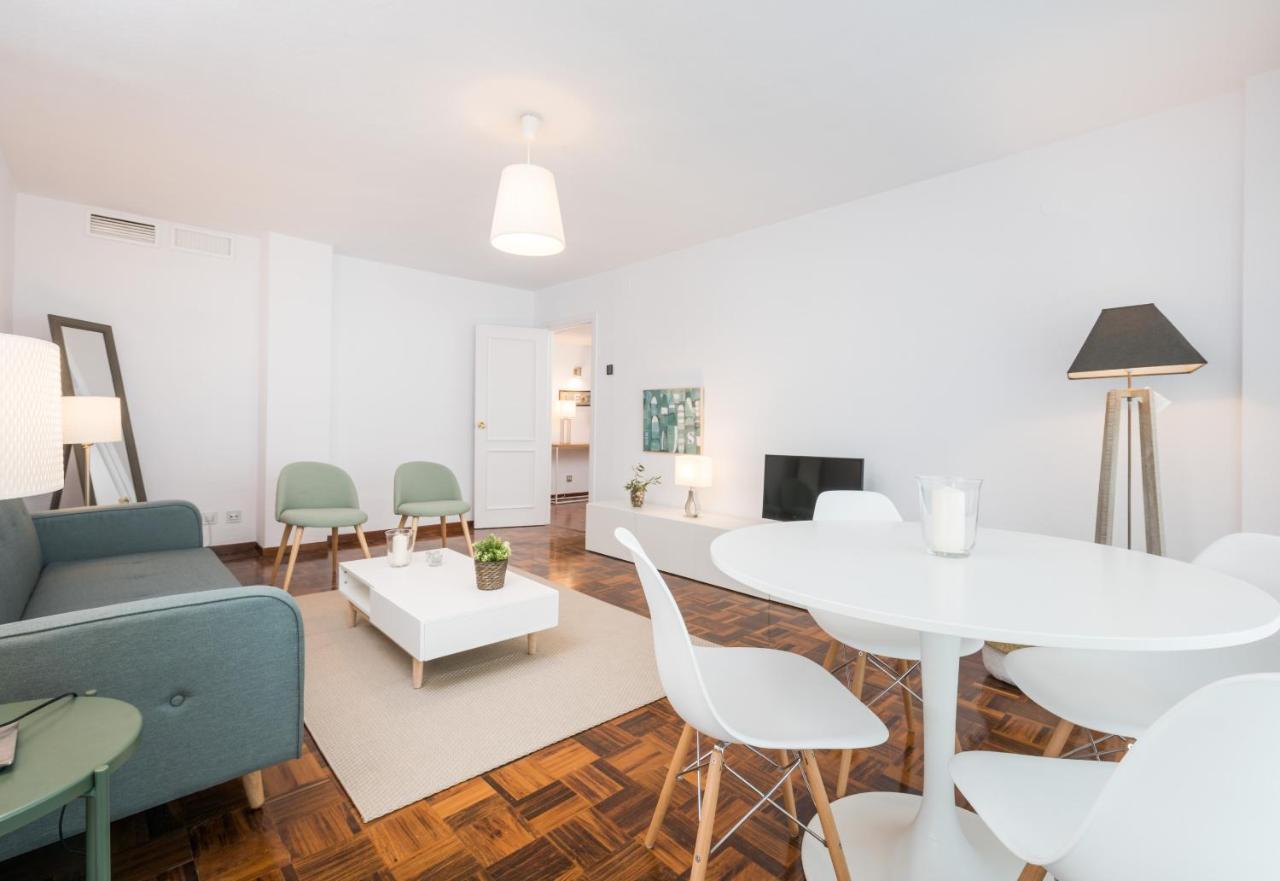 Apartamentos Paseo De La Farola Málaga Extérieur photo