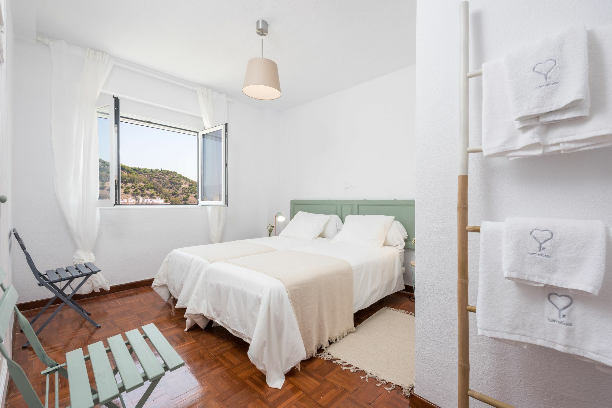 Apartamentos Paseo De La Farola Málaga Extérieur photo